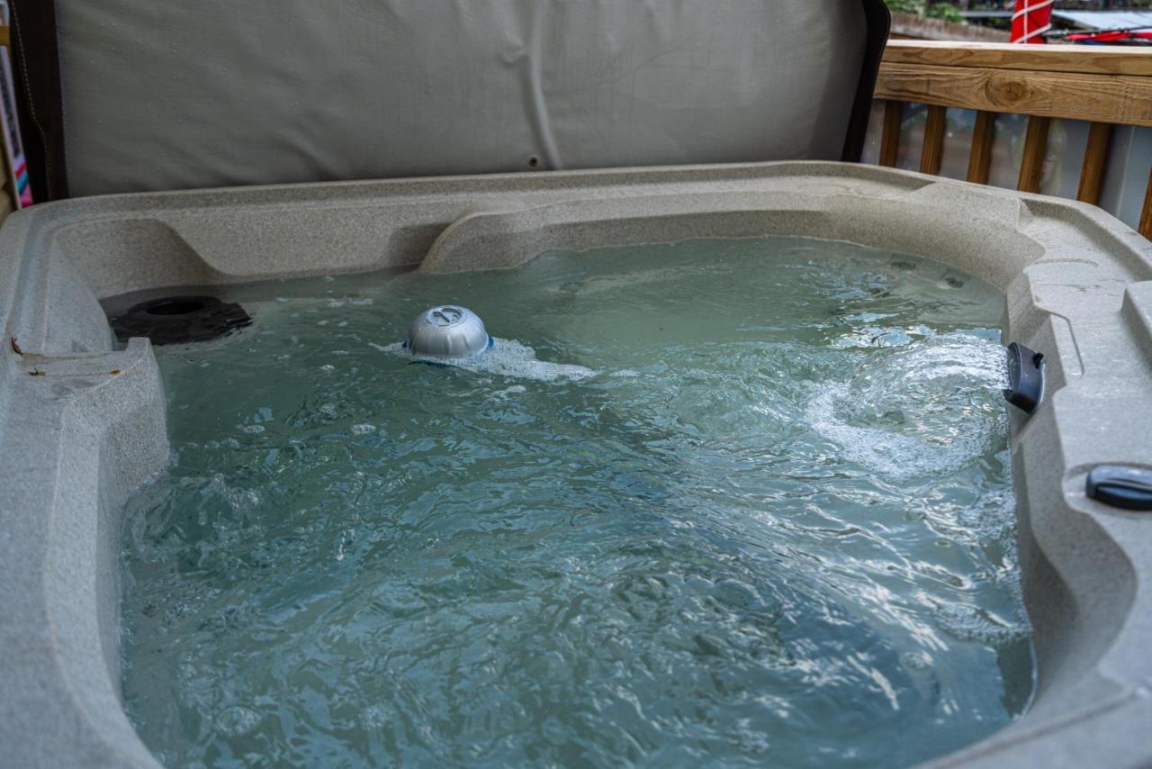 Canary Lake Cottage W/Hot Tub At Sam'S Pizza Hot Springs Exterior photo